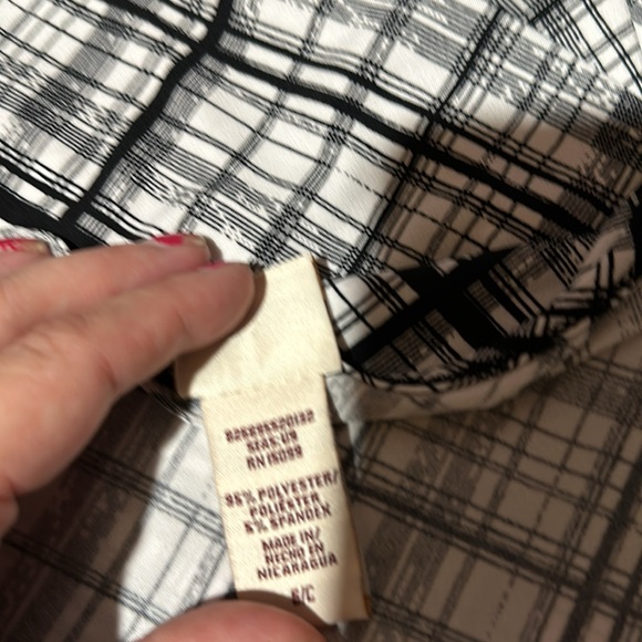 Covington Scoop Neck Short Sleeve Black and White Striped Blouse - Picture 10 of 10